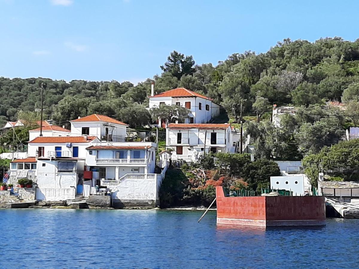 Chiona΄S Apartments By The Sea Paleo Trikeri Exterior foto
