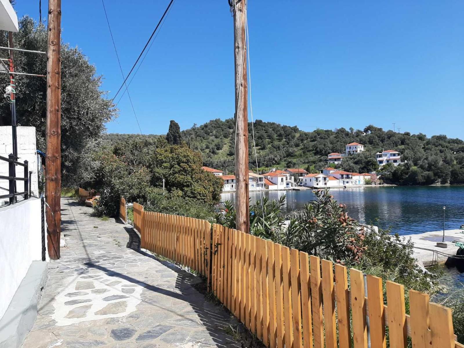 Chiona΄S Apartments By The Sea Paleo Trikeri Exterior foto
